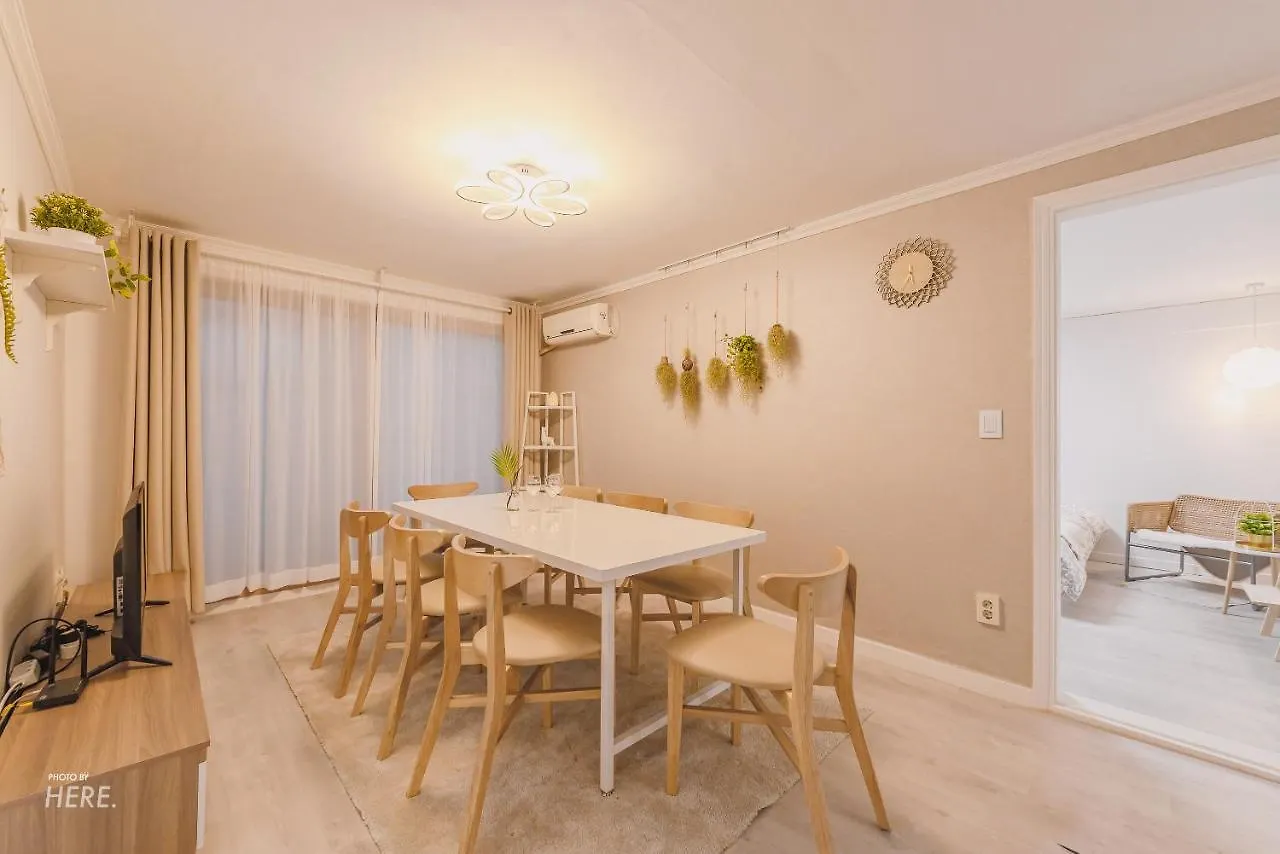 Seeu House Hongdae 首爾 0*,